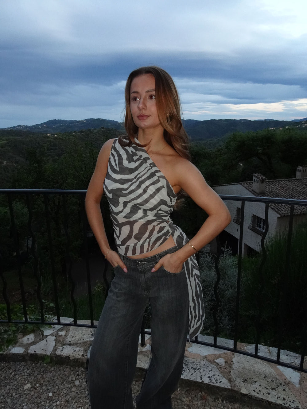 Orlane one shoulder top med zebra print - Sort/hvid