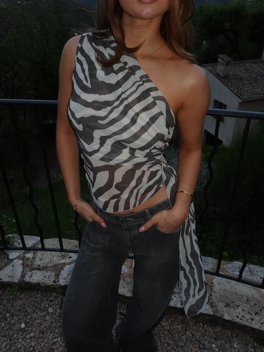 Orlane one shoulder top med zebra print - Sort/hvid