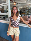 Nickeline v-neck top med polkaprikker - Brun/off white