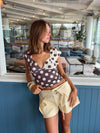 Nickeline v-neck top med polkaprikker - Brun/off white