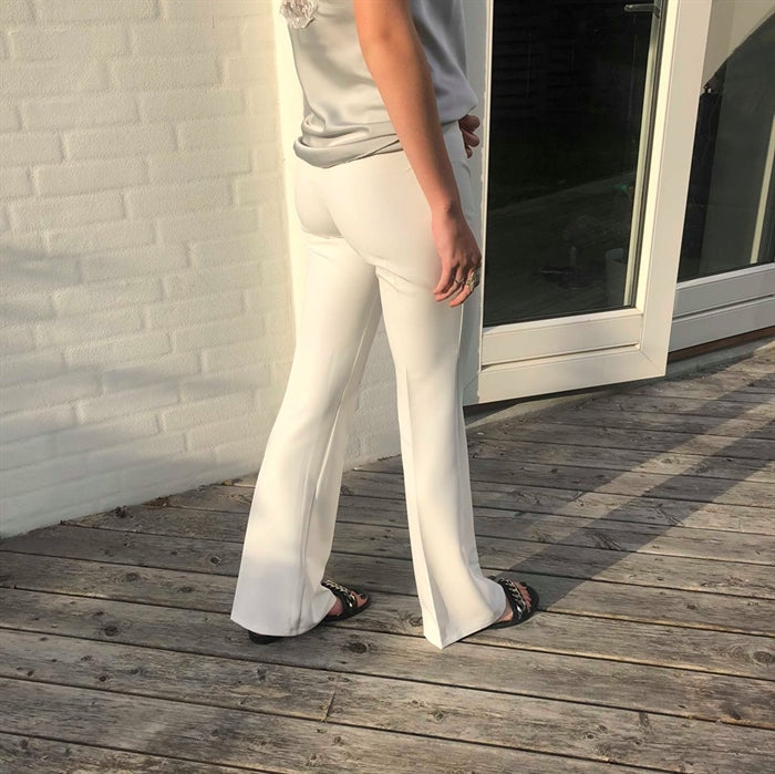 Flare bukser off white  uden lomme.