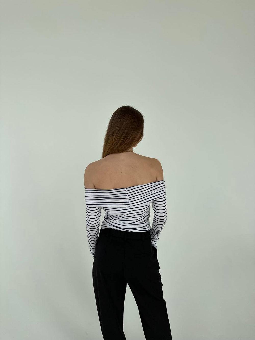 Thea off shoulder bluse - hvid med navy striber