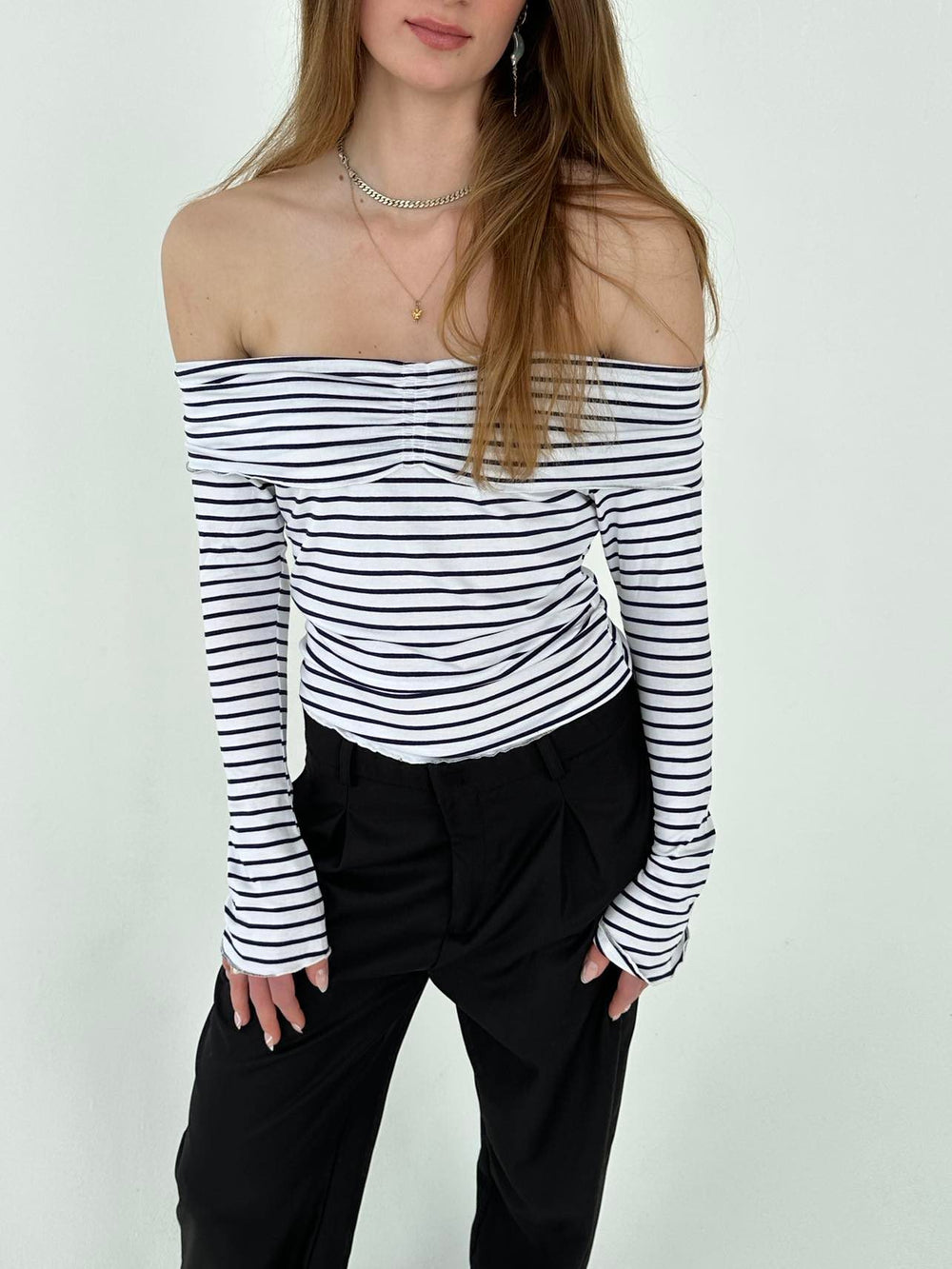Thea off shoulder bluse - hvid med navy striber