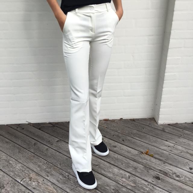 Flare bukser off white med lommer – Design By
