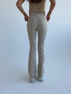 Højtaljet flare bukser - lys beige