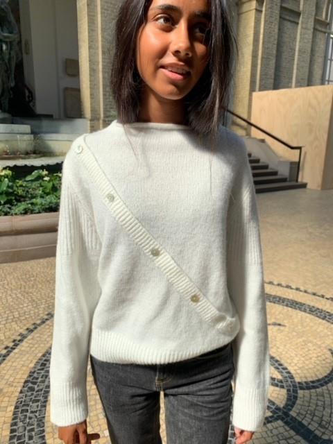 Matilde W striktrøje med pynte knapper - off-white