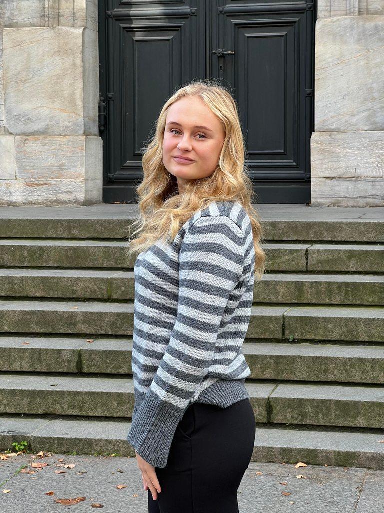Paulina striktrøje - lysegrå/mørkegrå