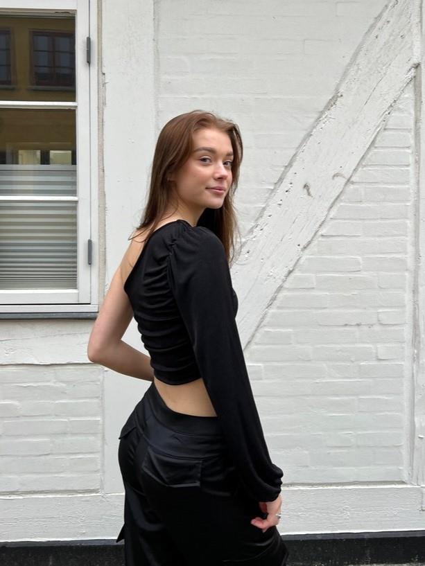Samira one shoulder bluse - sort
