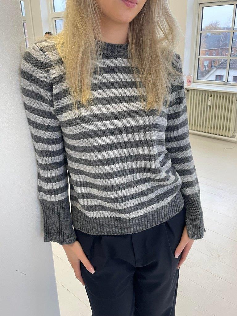 Paulina striktrøje - lysegrå/mørkegrå