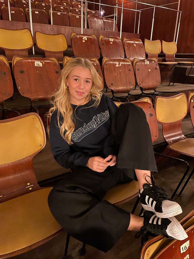 Matilde w - College sweatshirt sunday vibes